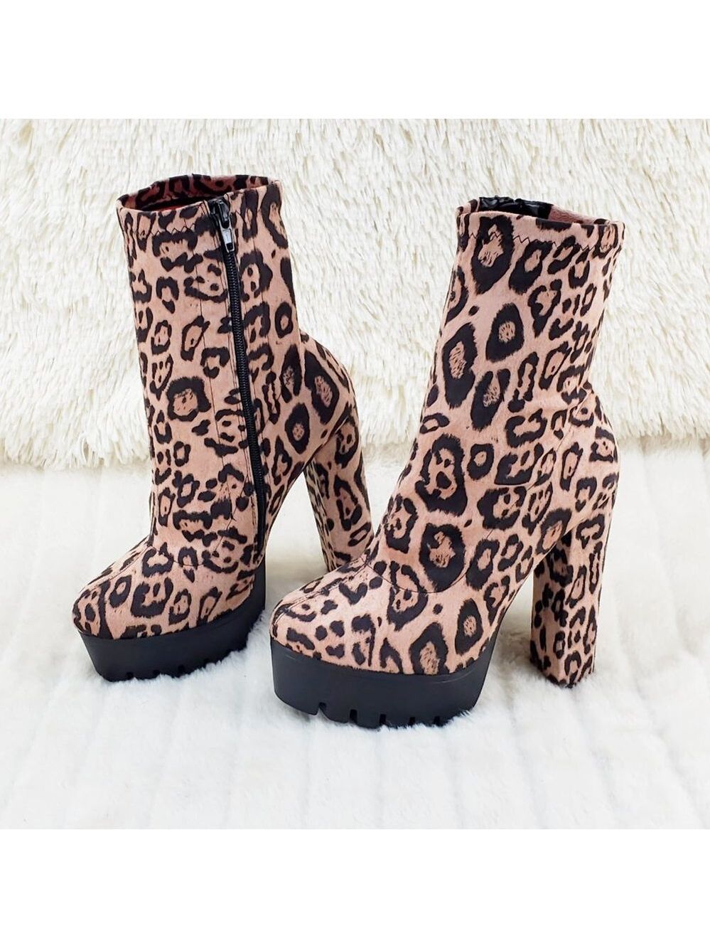 Sexy Erin Stretch Leopard Print 6" Chunky Heel Platform Lug Sole Ankle Boots - Picture 2 of 11